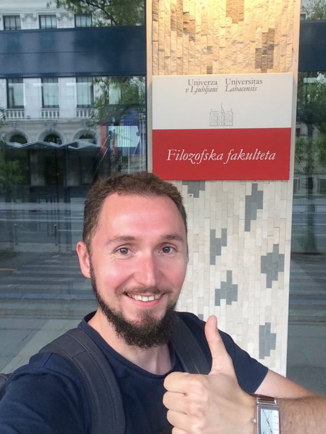 Dorazili jste na místo, cíl se nachází vlevo